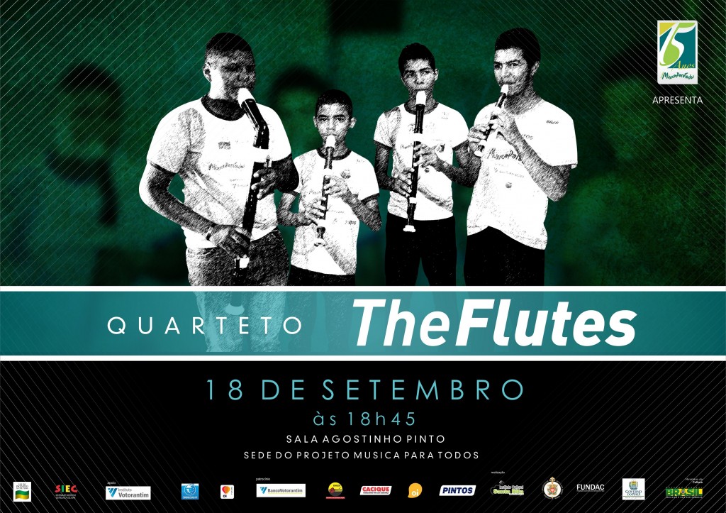 Os alunos Josieldo Santos, Daniel Santana, Júlio César e Francisco Júnior sobem ao palco da Sala Agostinho nesta quinta-feira (18) 